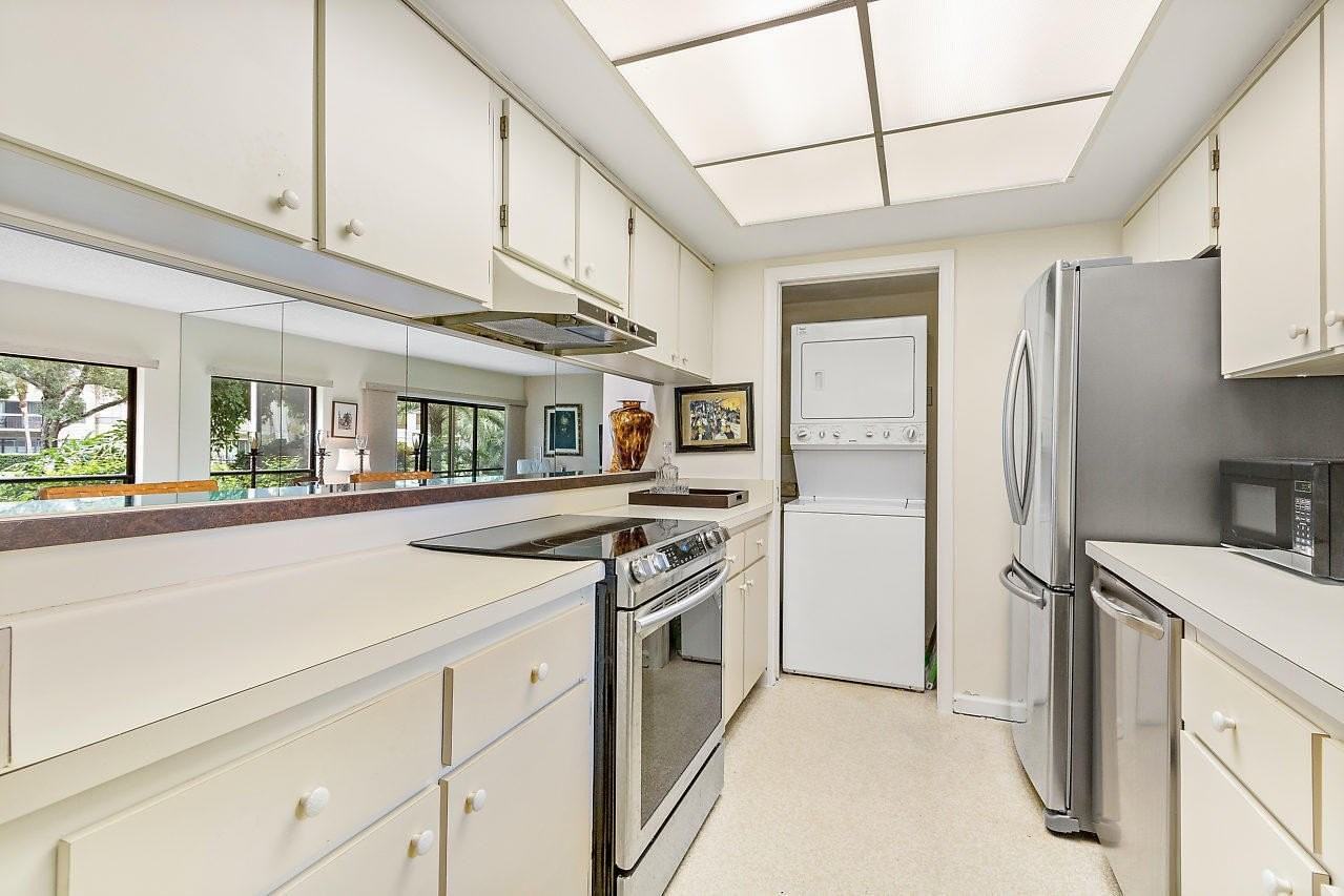 11863 Wimbledon Cir #426 - Photo 4 of 25