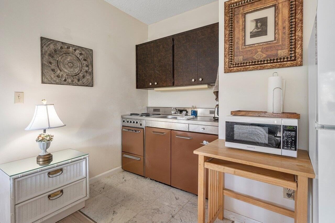 11863 Wimbledon Cir #427 - Photo 5 of 27
