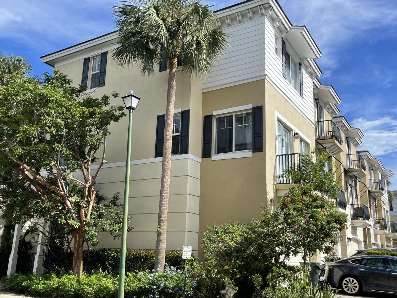 552 Nw 39th Cir - Photo 2 of 32