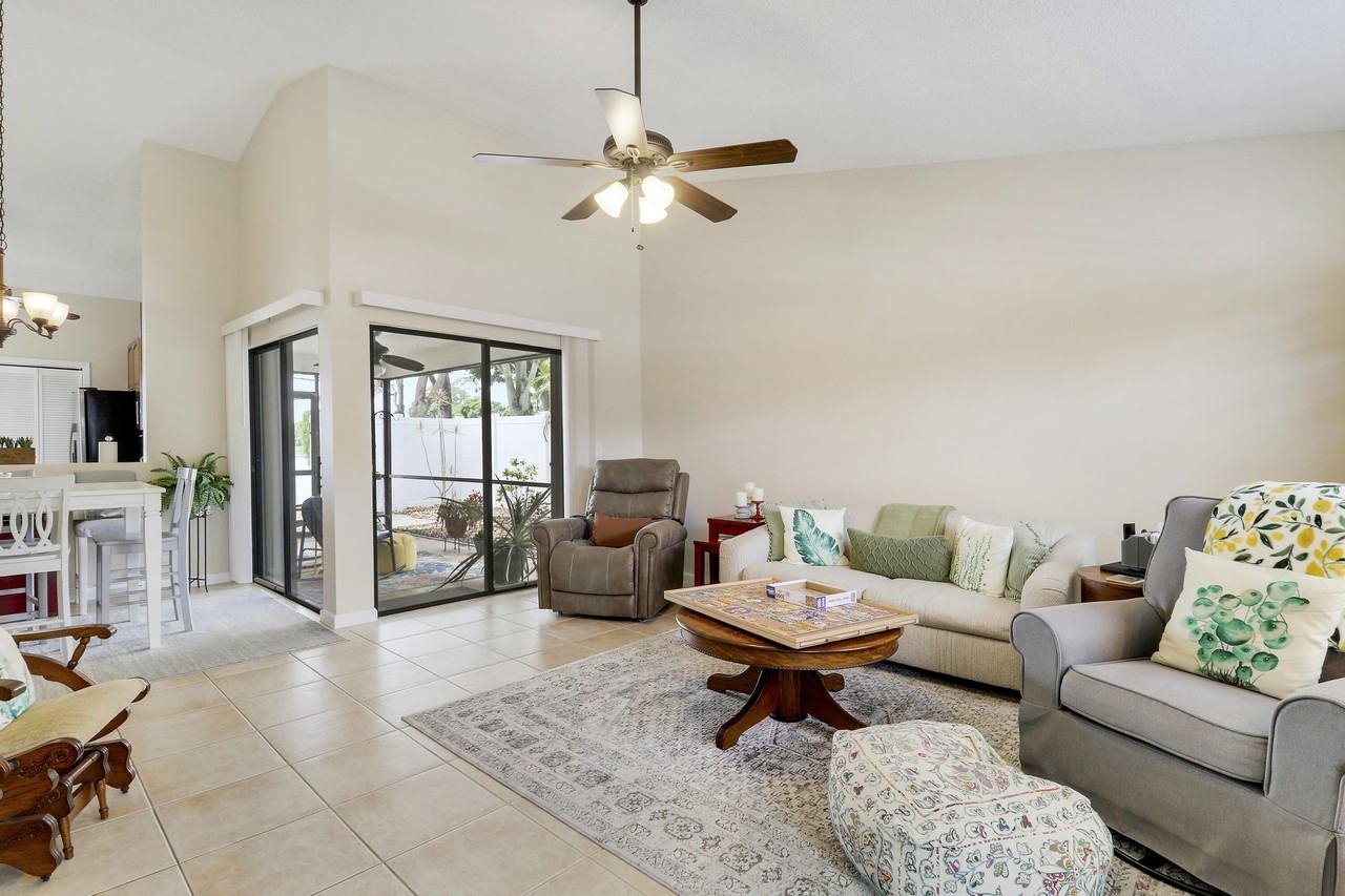 703 Stonewood Ct #16C - Photo 4 of 31