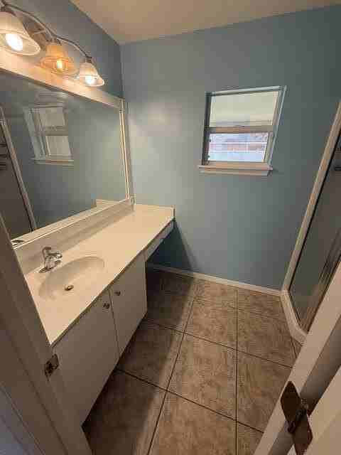 443 Sw Sadwick Ave - Photo 4 of 8