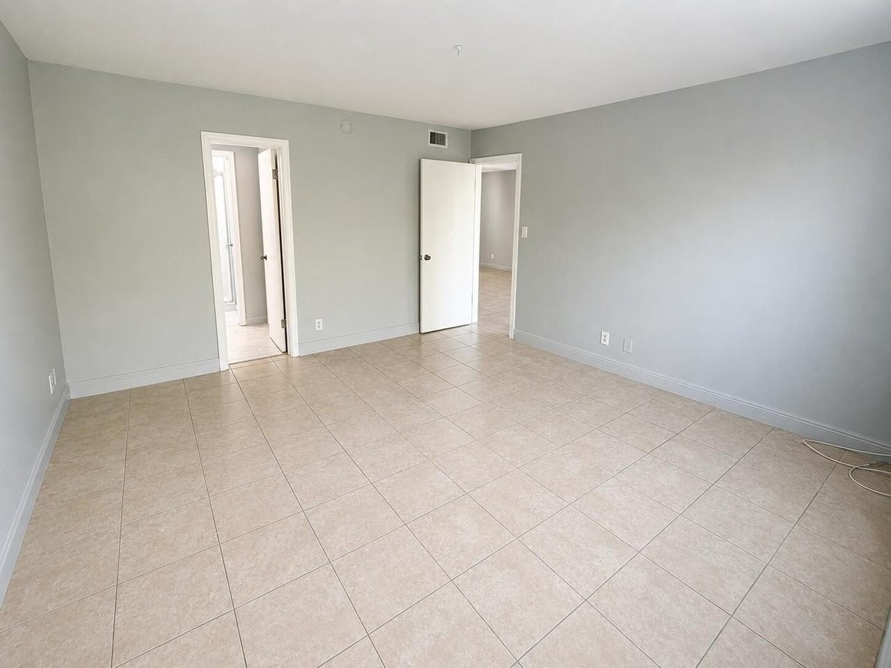 4321 Nw 9th Ave #204 - Photo 4 of 10
