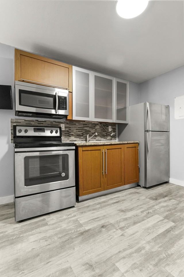 109 Se 23rd St #1-3 - Photo 3 of 6