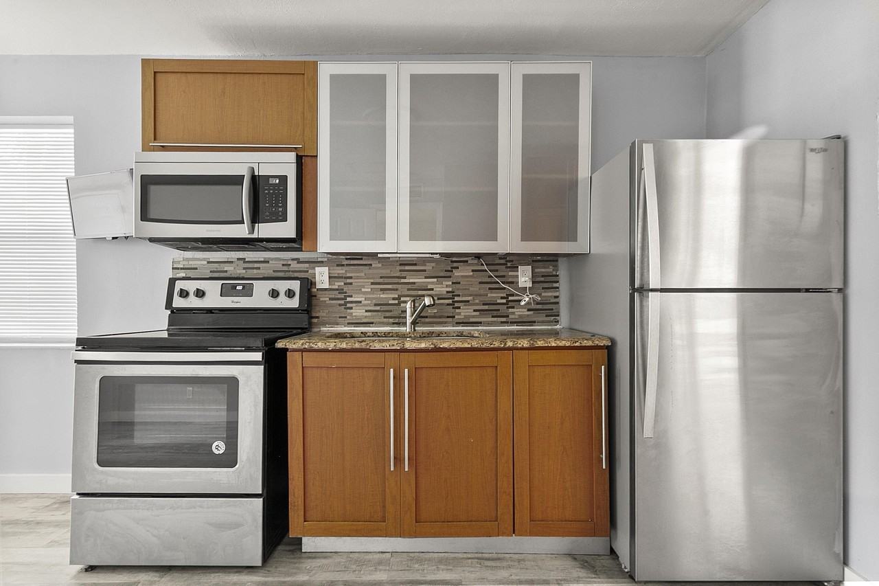 109 Se 23rd St #1-3 - Photo 6 of 6