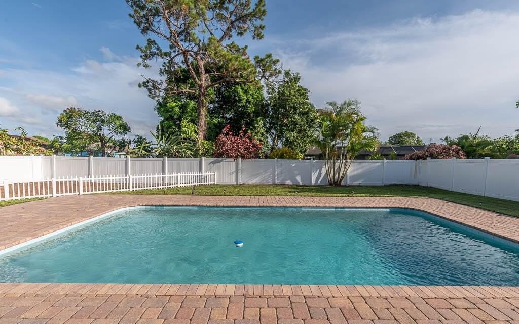 2712 Lake Ida Rd - Photo 4 of 34