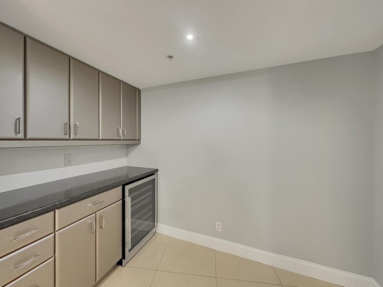 3000 N Ocean Dr #23E - Photo 5 of 50