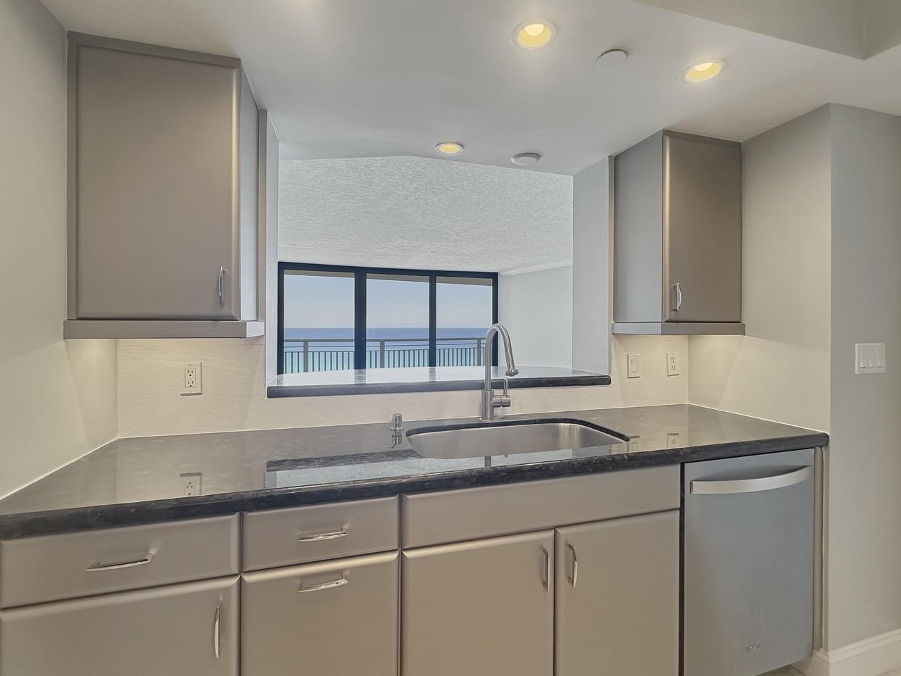 3000 N Ocean Dr #23E - Photo 7 of 50