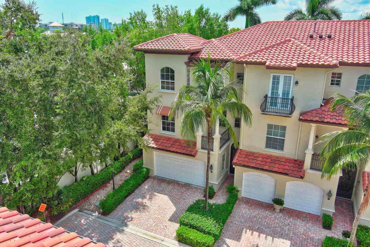 27 Marina Gardens Dr - Photo 2 of 50