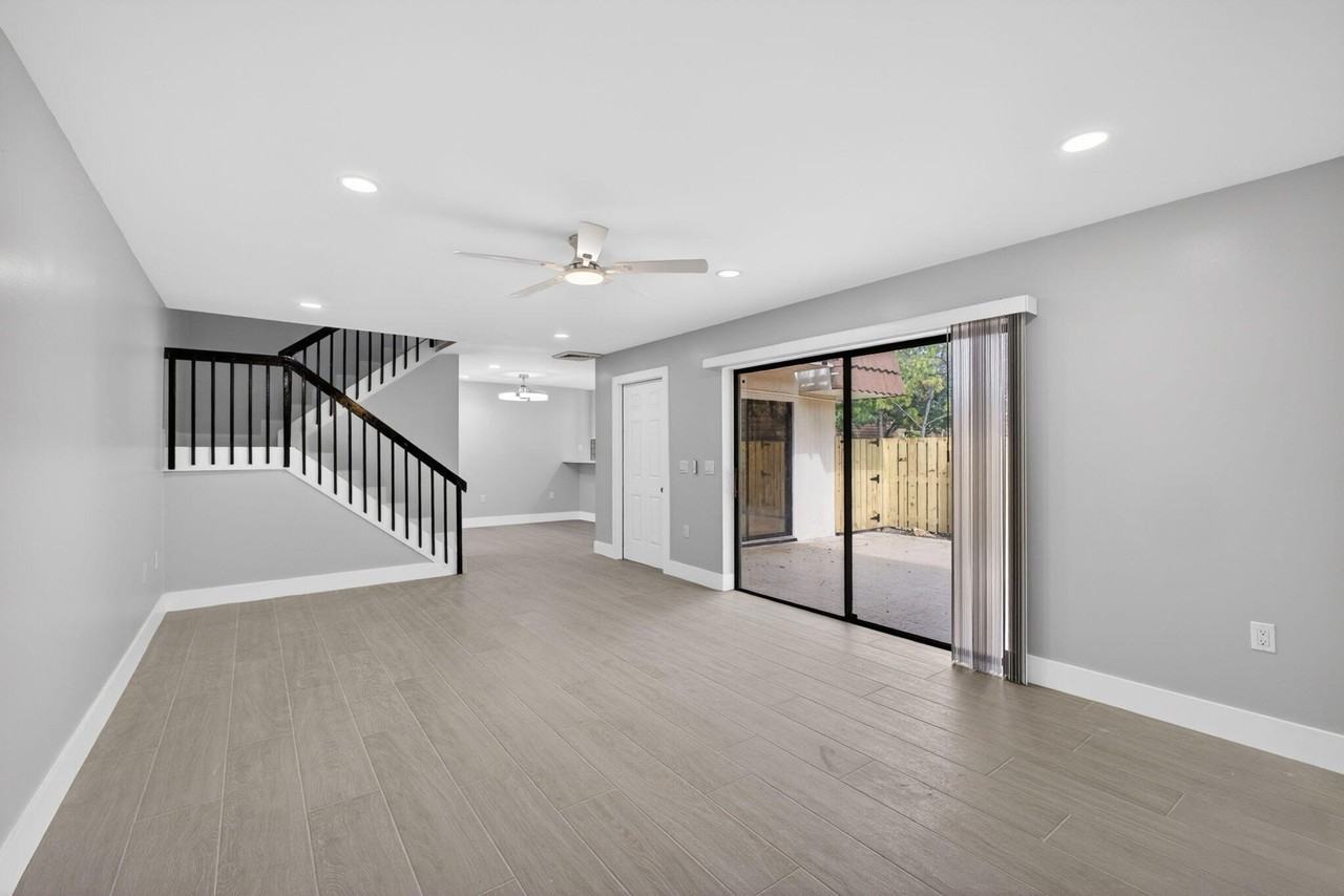 183 Charter Way - Photo 5 of 41