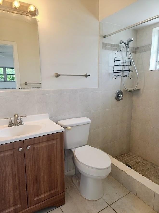 2940 Ne 19th Ter - Photo 3 of 12