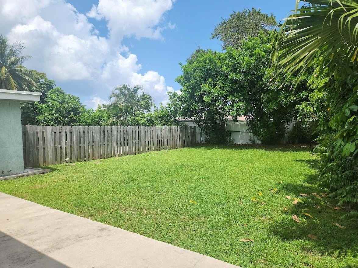 2940 Ne 19th Ter - Photo 5 of 12