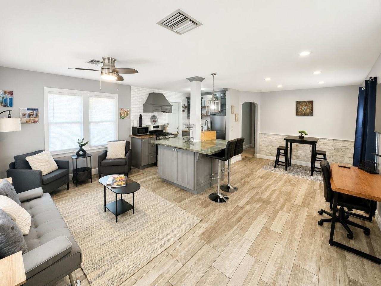 322 S L St - Photo 2 of 6