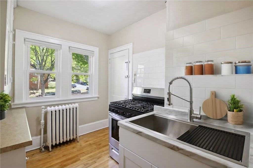 2010 Saint Clair Ave - Photo 3 of 7