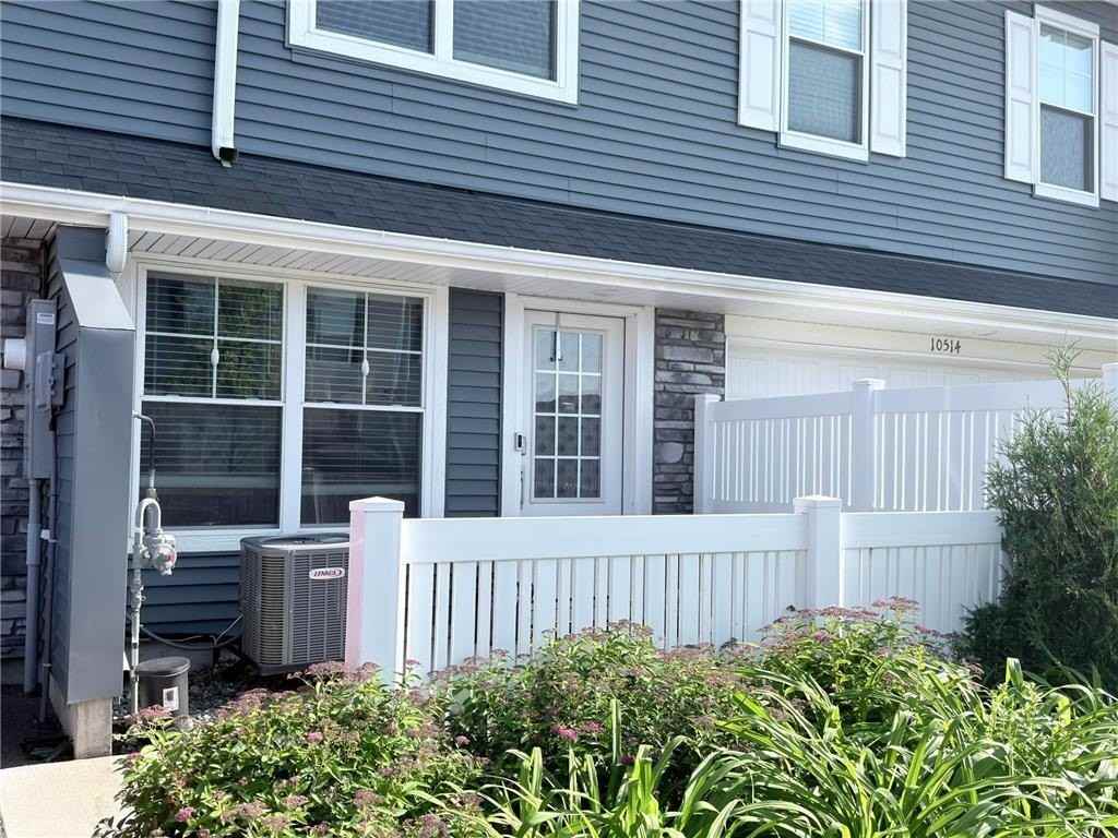 10518 Weston Way N - Photo 3 of 27