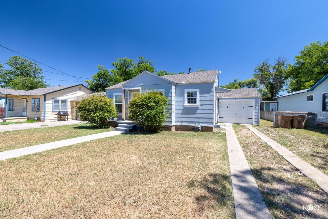1817 Martin St - Photo 2 of 22