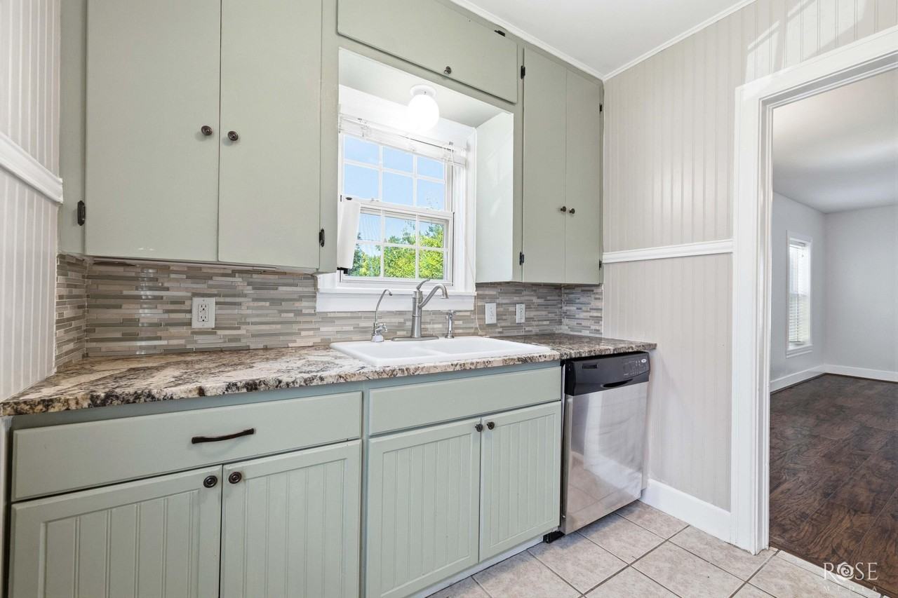 1817 Martin St - Photo 7 of 22
