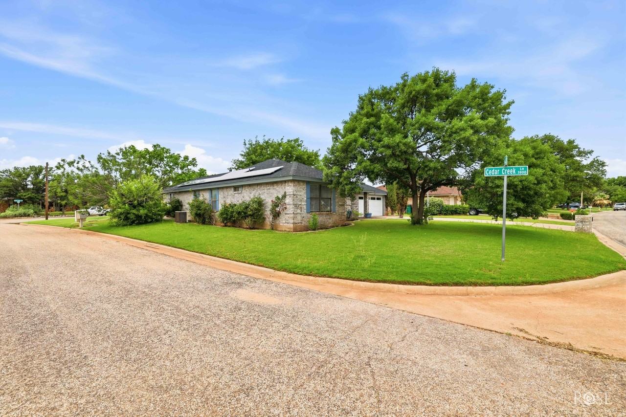 3601 Clare Dr - Photo 4 of 27
