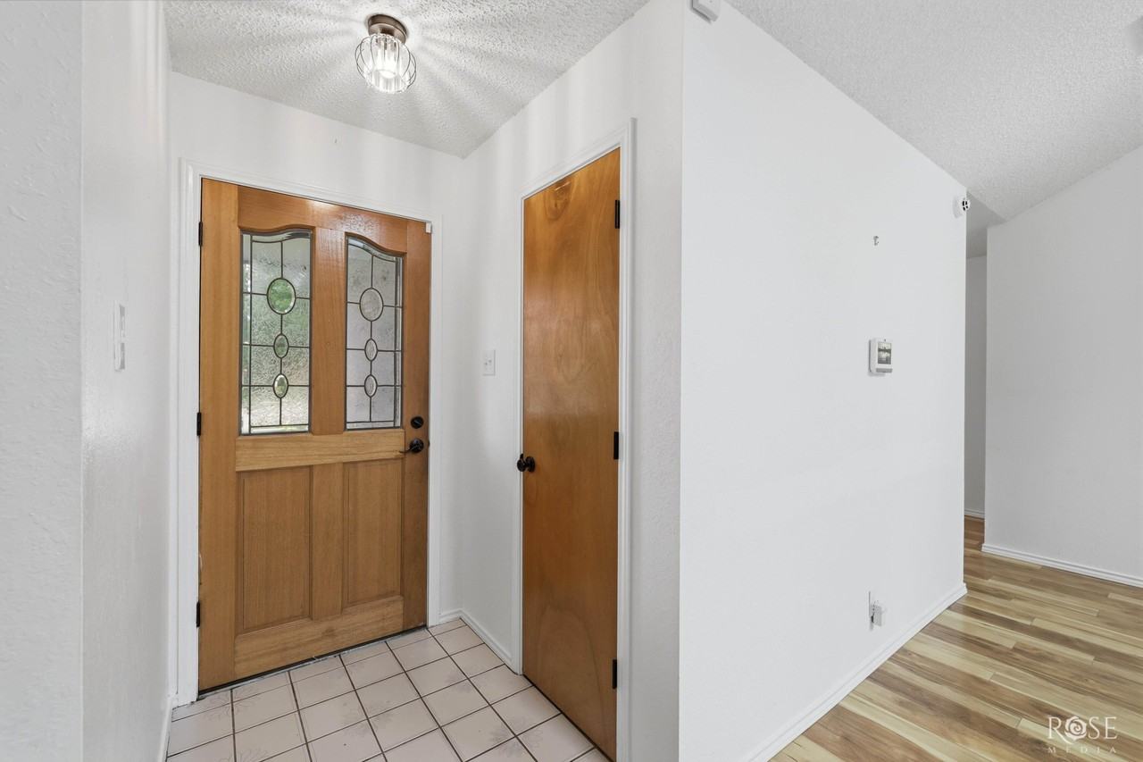 3601 Clare Dr - Photo 5 of 27