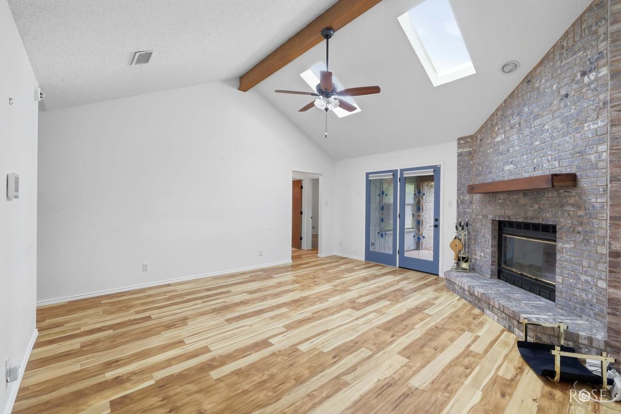 3601 Clare Dr - Photo 6 of 27