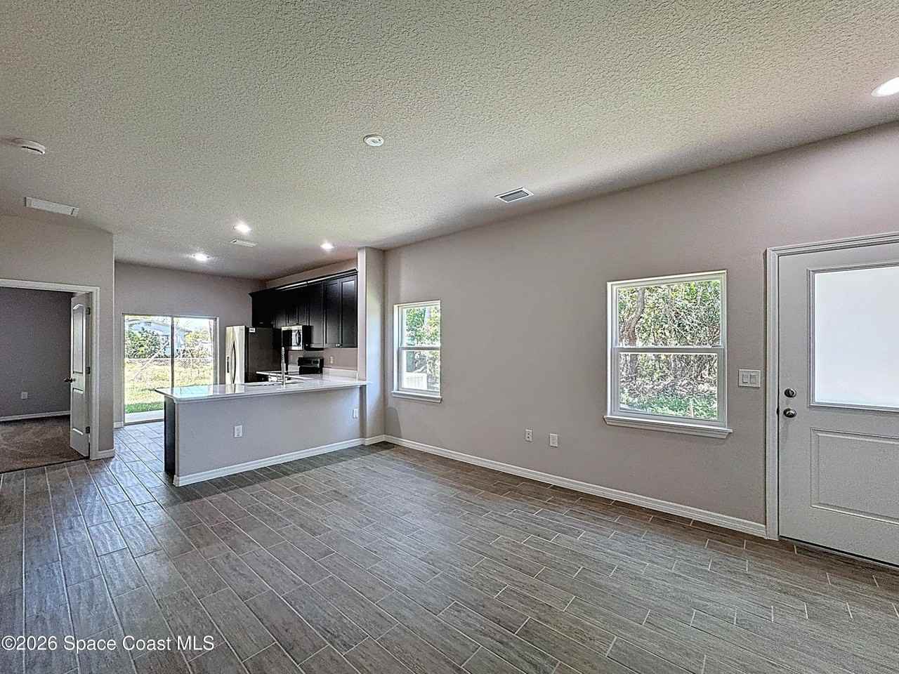 502 L M Davey Ln - Photo 2 of 24