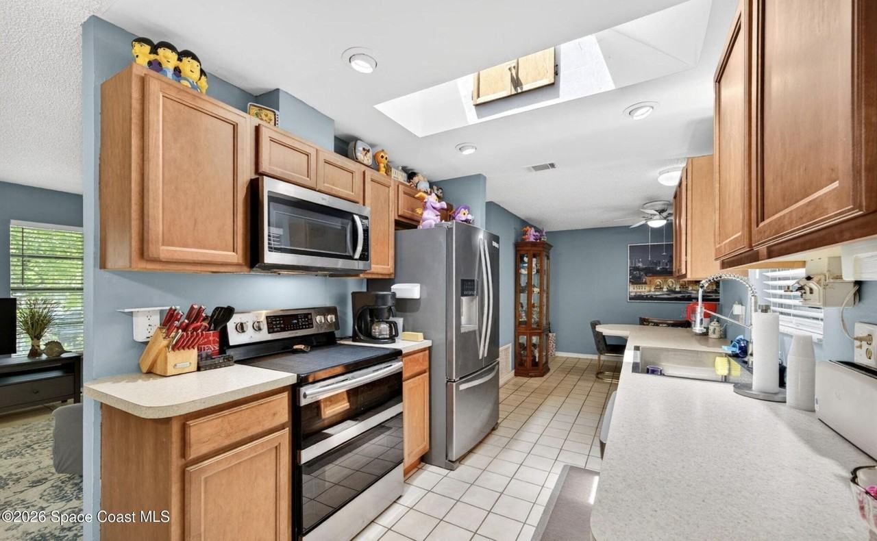 250 Perth Ave - Photo 3 of 18