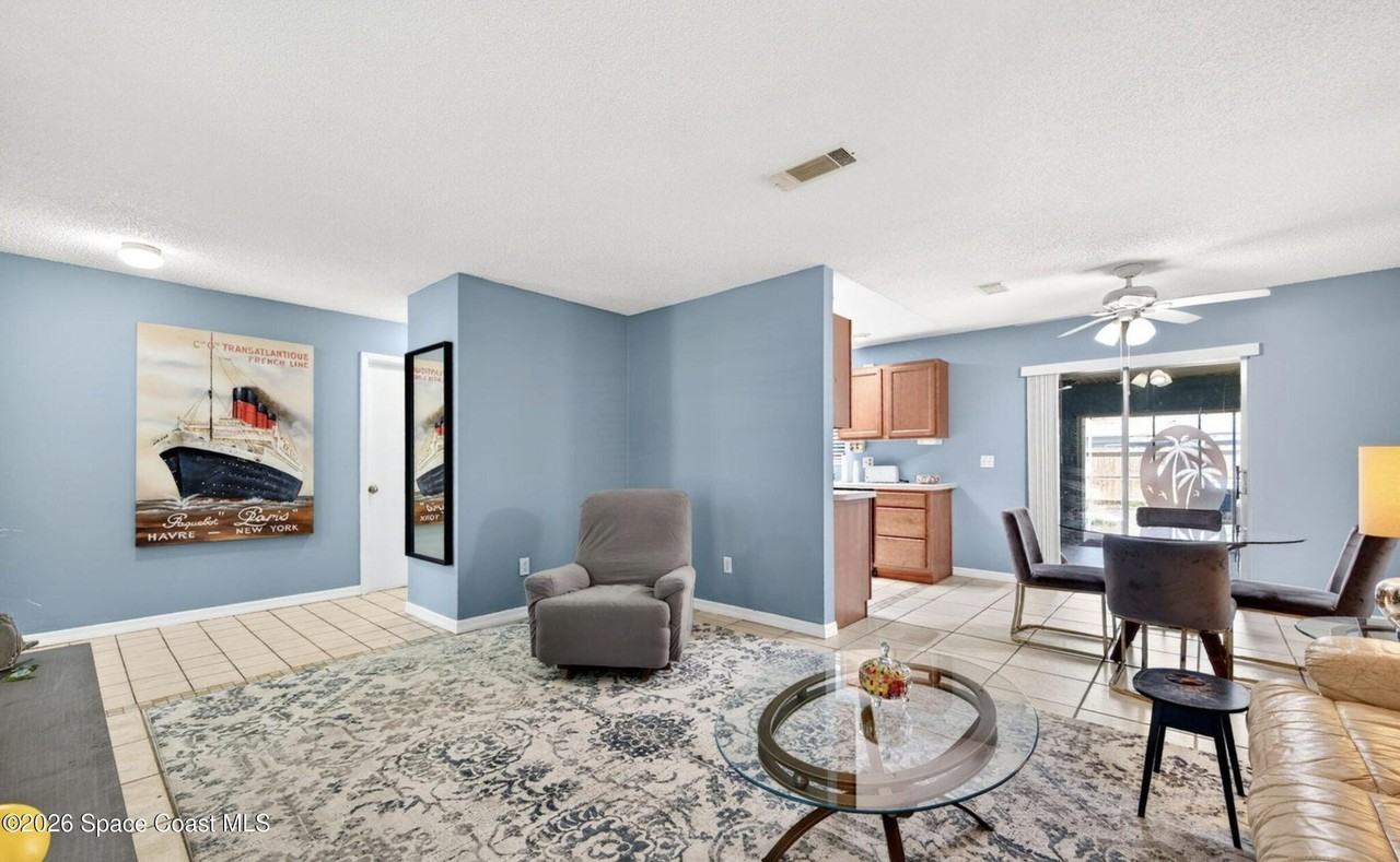 250 Perth Ave - Photo 4 of 18