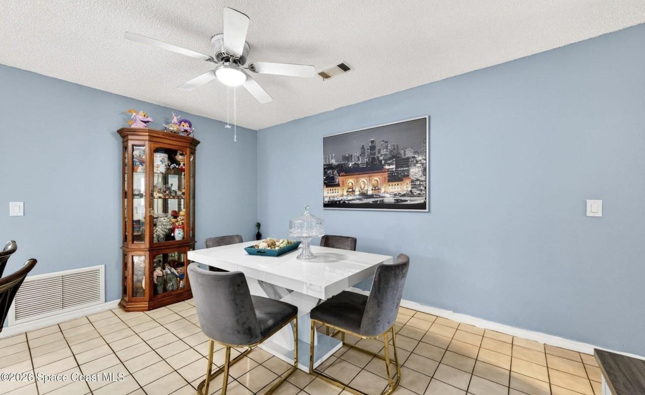 250 Perth Ave - Photo 5 of 18