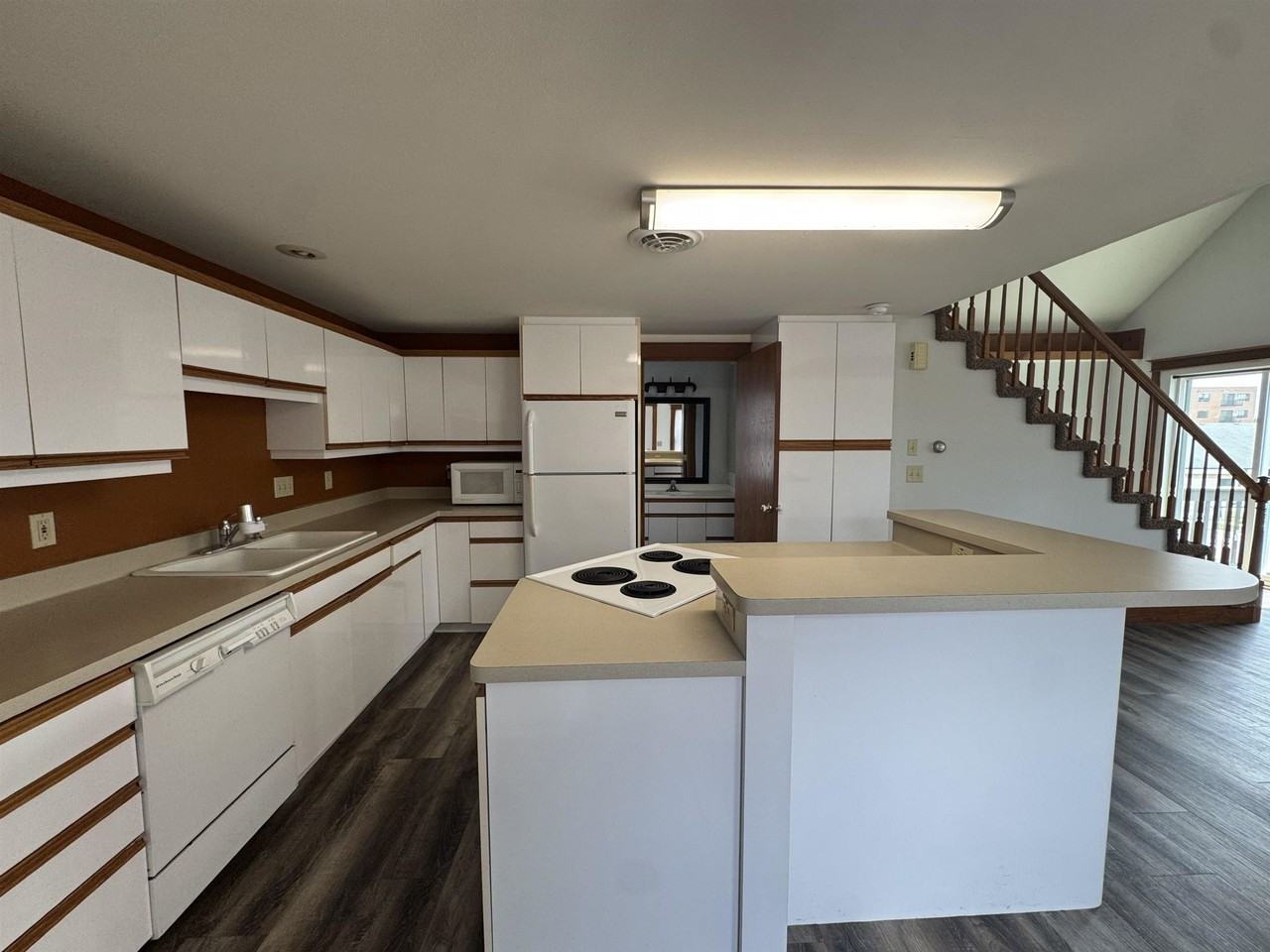 208 W Main St #208 - Photo 4 of 24