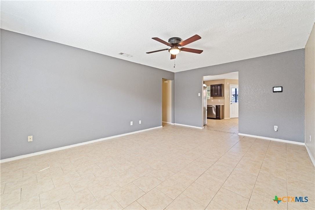 303 Carly Dr - Photo 4 of 27