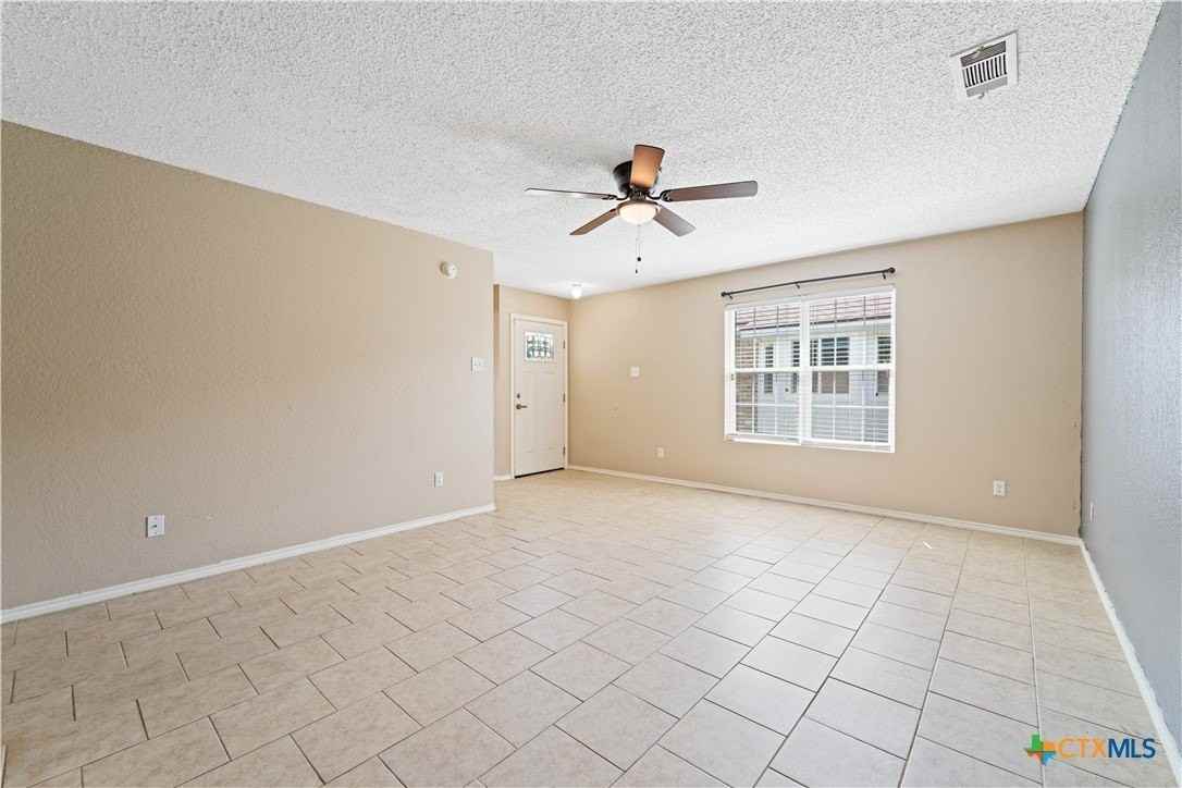 303 Carly Dr - Photo 5 of 27