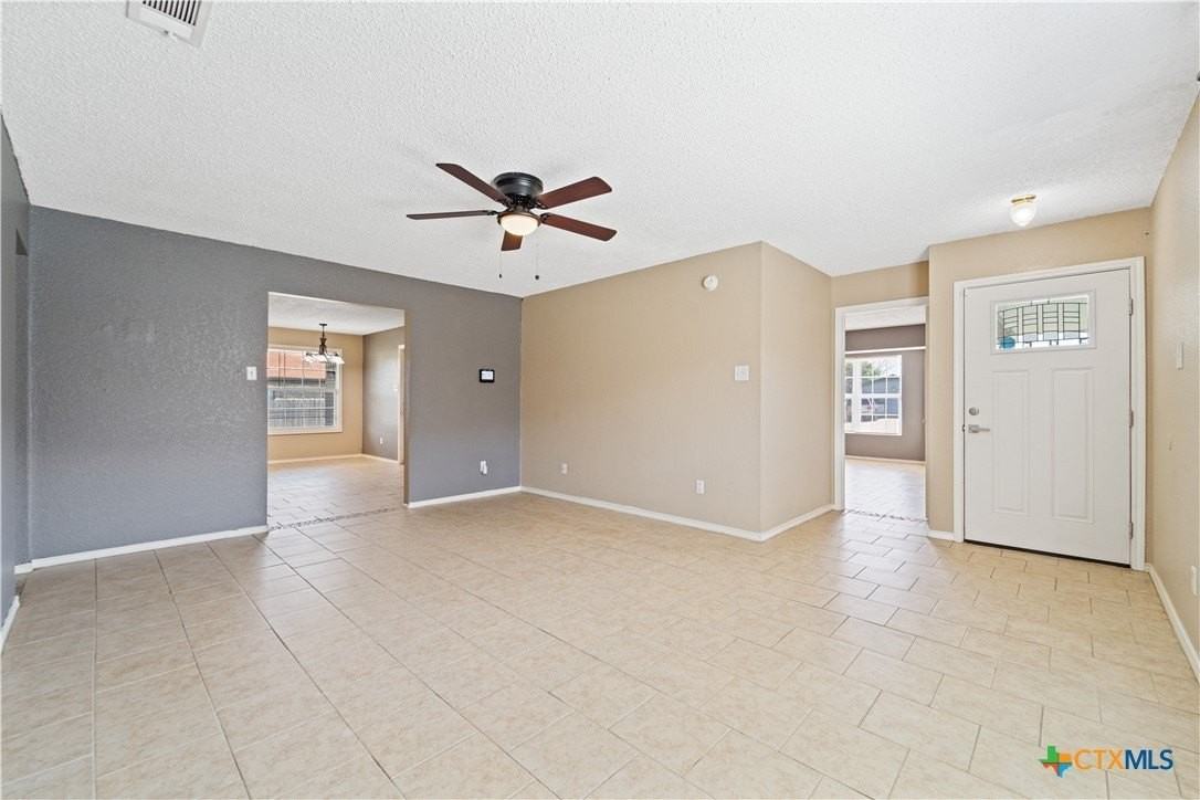 303 Carly Dr - Photo 6 of 27