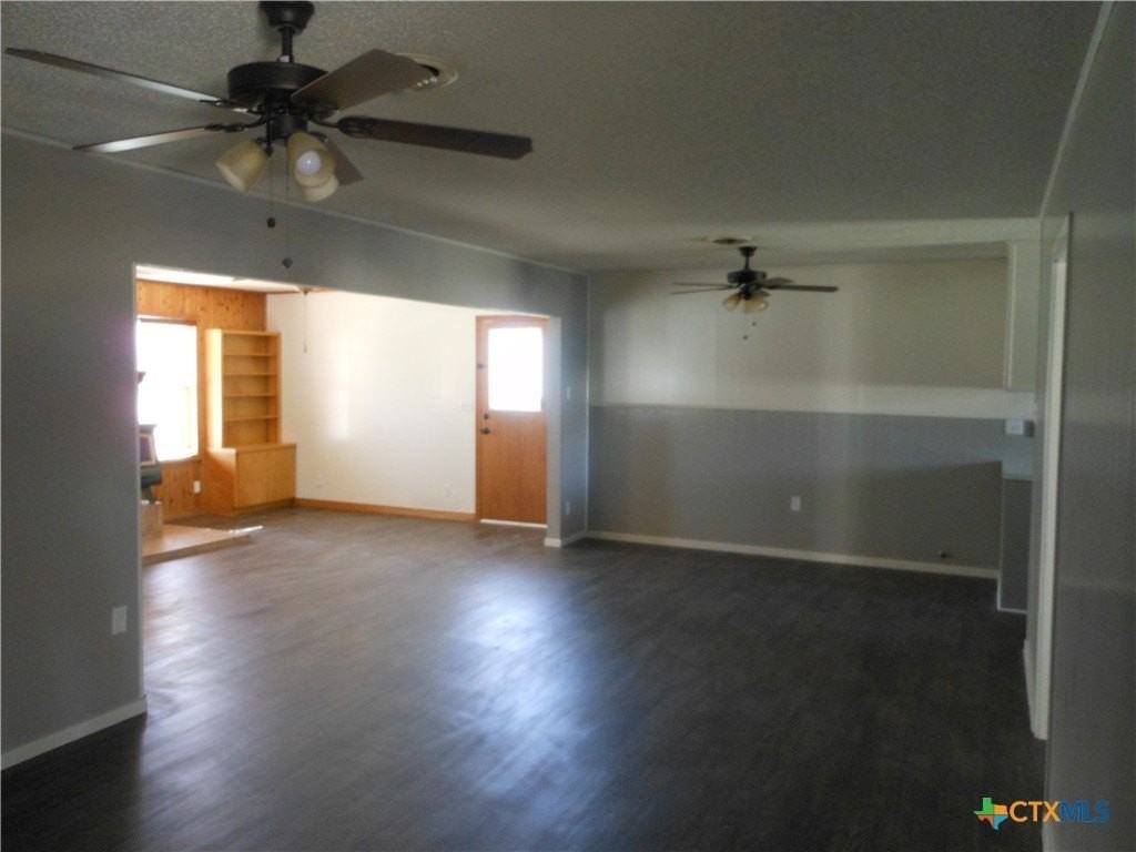 1441 Robin Ln - Photo 2 of 10