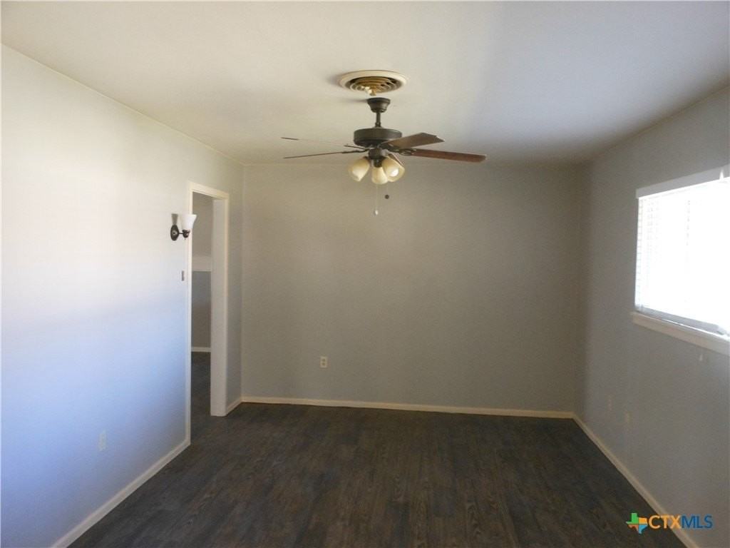 1441 Robin Ln - Photo 3 of 10