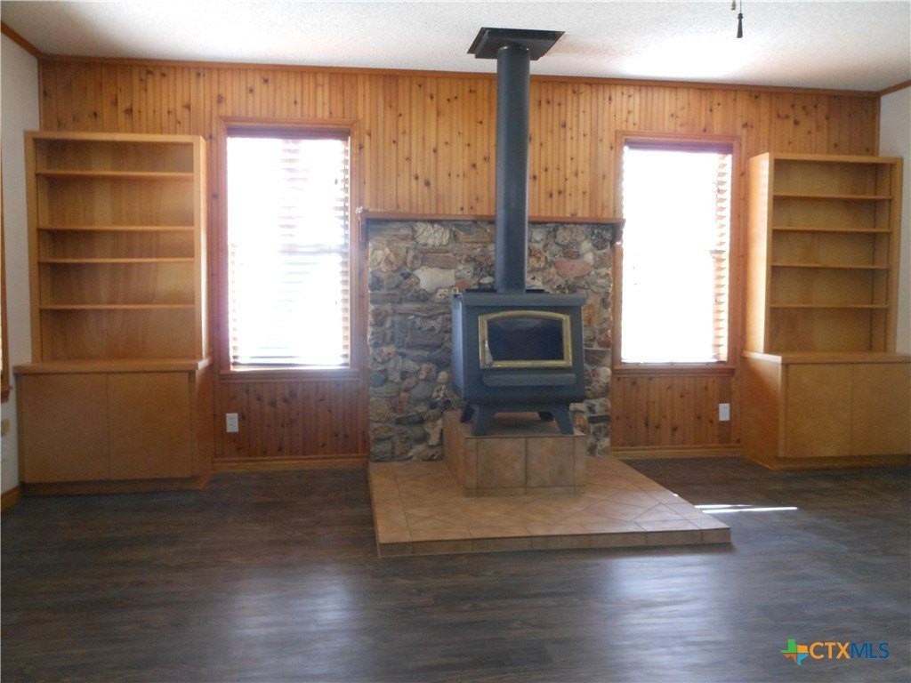 1441 Robin Ln - Photo 4 of 10