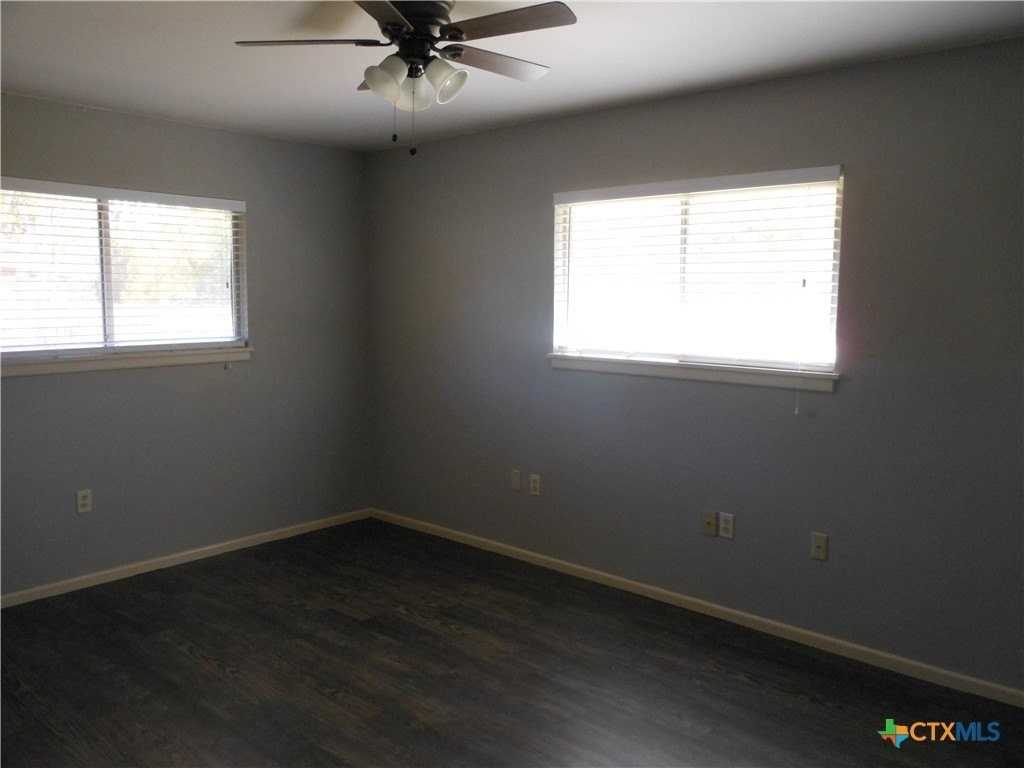 1441 Robin Ln - Photo 7 of 10