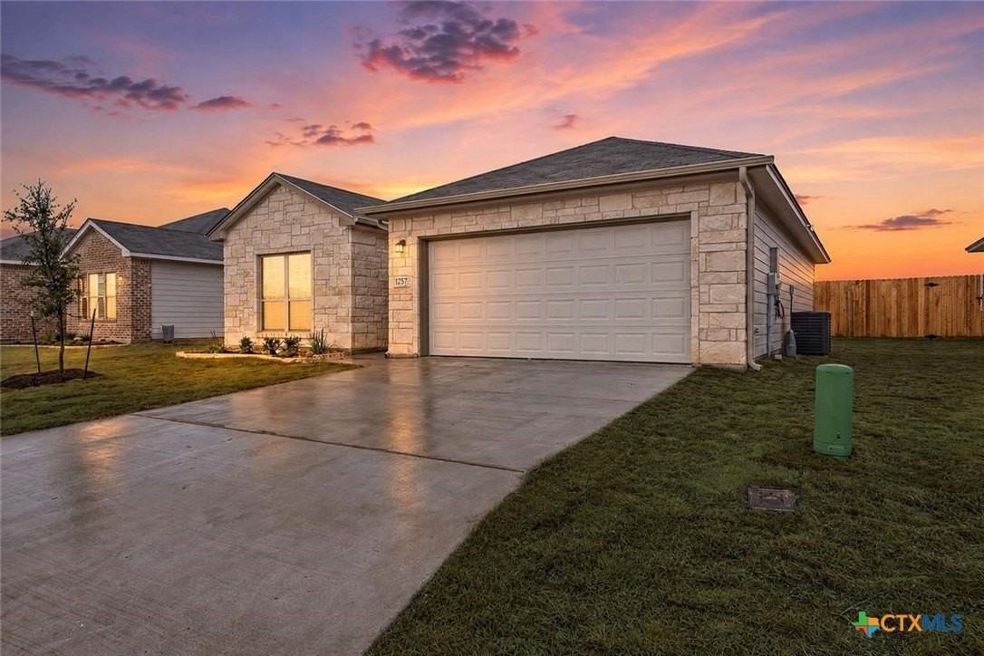 1257 Aurora Grove Bnd - Photo 3 of 37