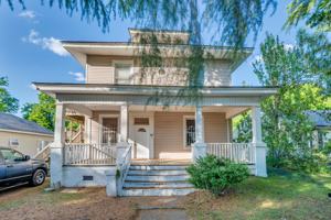 featured image of 753A Leonard St #1