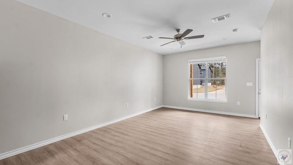 5201 Lionel Ave - Photo 5 of 17
