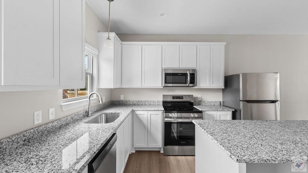 5201 Lionel Ave - Photo 6 of 17