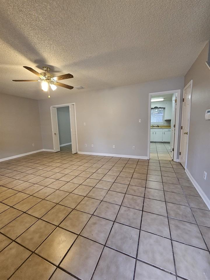 2388 Gregory Dr - Photo 5 of 38