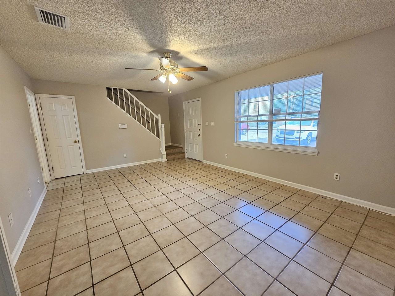 2388 Gregory Dr - Photo 7 of 38