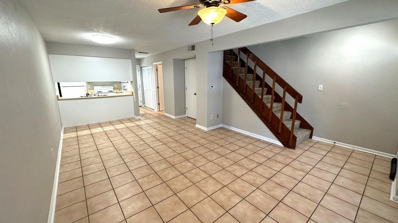 803 Timbers Ct - Photo 3 of 21