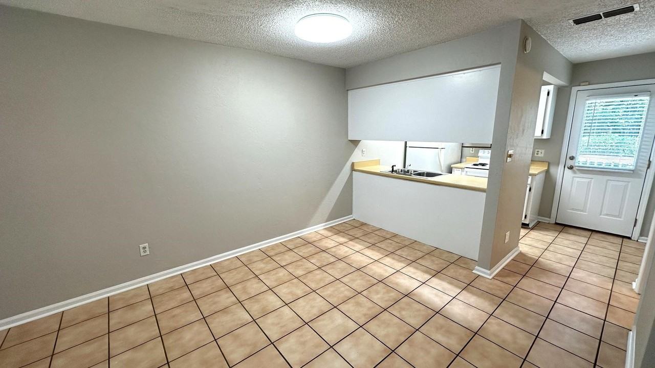 803 Timbers Ct - Photo 4 of 21