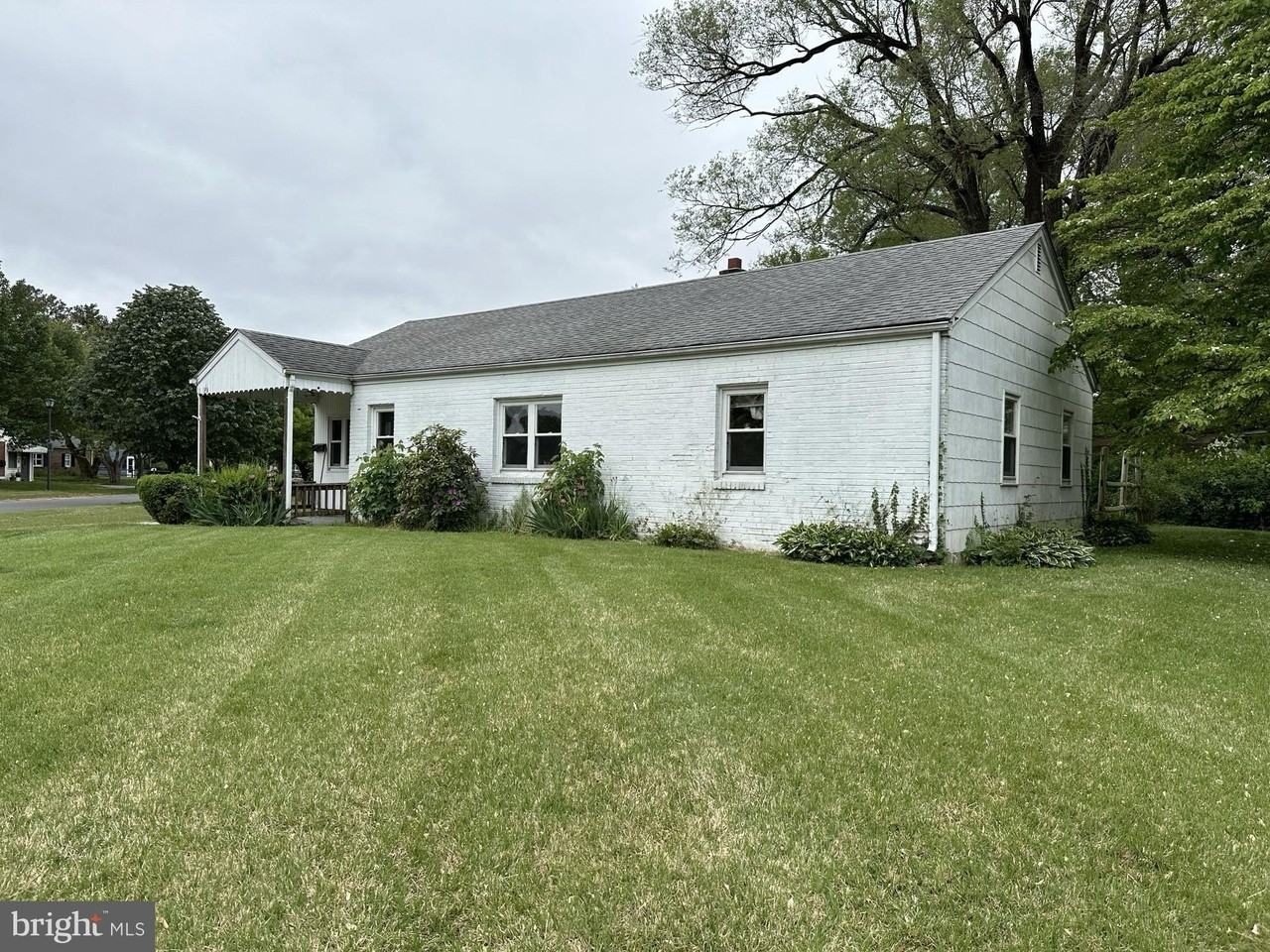 183 Orchard Ave - Photo 2 of 10