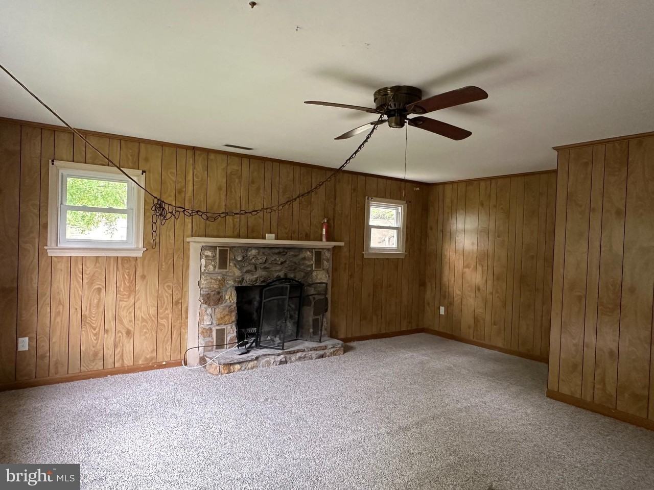 183 Orchard Ave - Photo 3 of 10