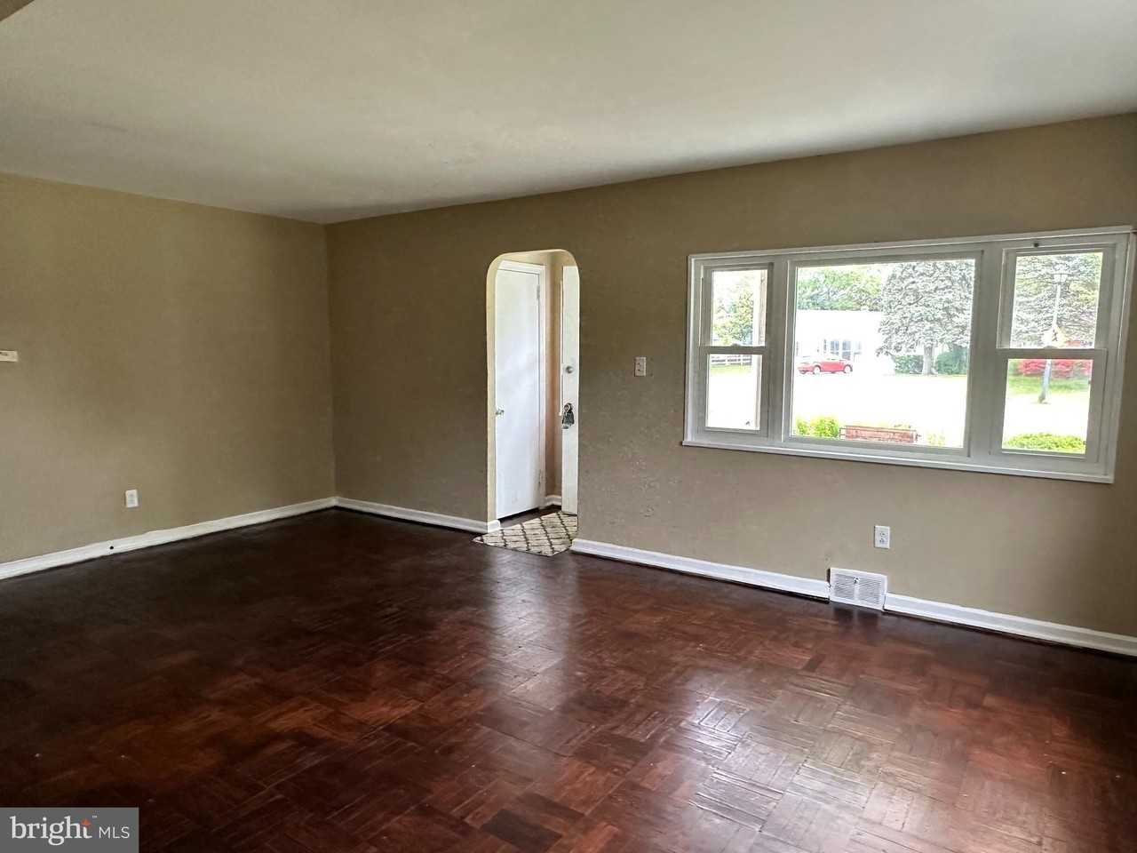 183 Orchard Ave - Photo 5 of 10