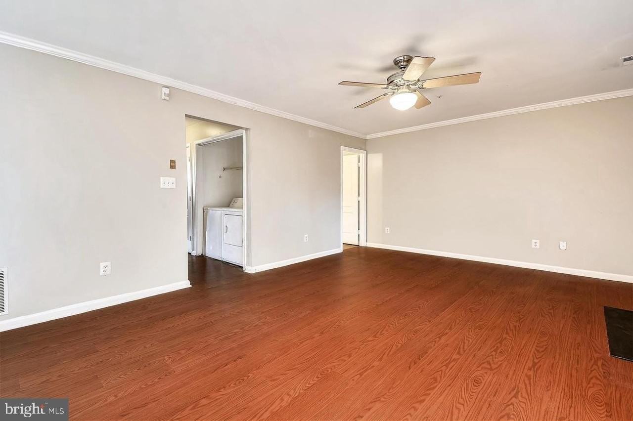 1727 Wood Carriage Way #105 - Photo 3 of 27