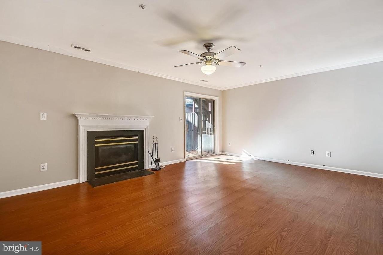 1727 Wood Carriage Way #105 - Photo 4 of 27