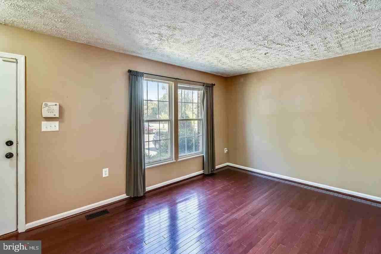 7810 Foxcove Ct - Photo 3 of 23