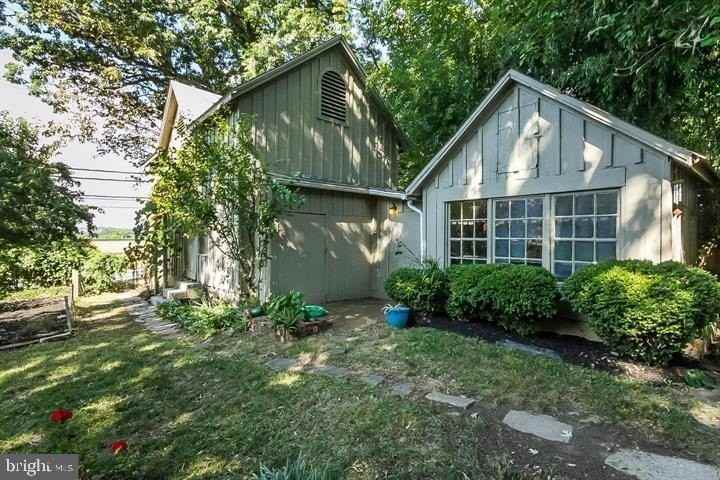 4036 Roland Ave #1 - Photo 5 of 17